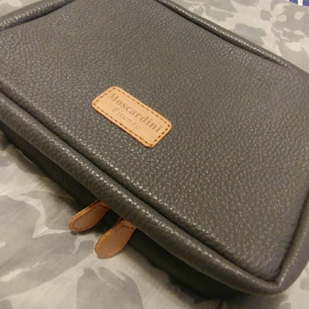 Leather make-up bag - Picture 2 of 4